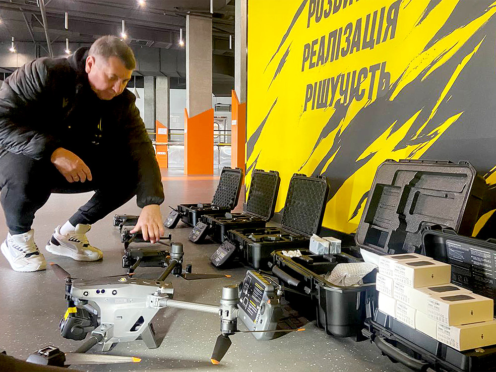 Козловський і ФК &quot;Рух&quot; передали дрони українським військовим